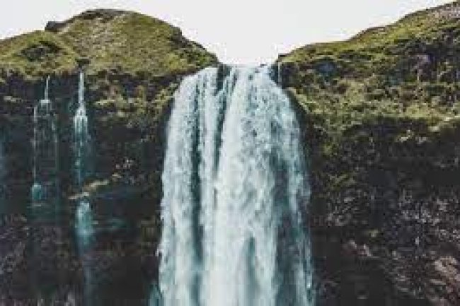 भारत में है ये रहस्यमय झरना