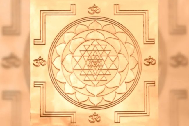 मन के मूल में कामना रहती है। इसी के अनुरूप शब्द ध्वनित होता है |