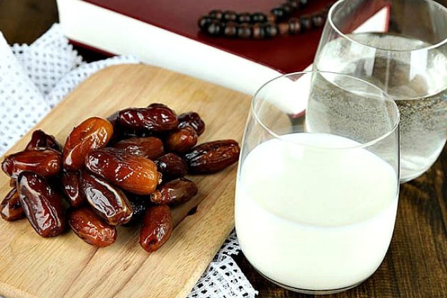 दूध और छुहारा एक साथ खाने से होते हैं कई कमाल के फायदे, दुबलेपन, पेट की समस्याओं से मिलेगा छुटकारा!