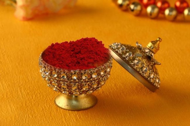 मांग में सिंदूर भरने के 4 ज्योतिष नियम