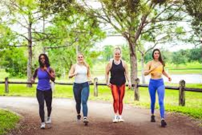 हर दिन पैदल चलने के 7 जबरदस्त स्वास्थ्य लाभ